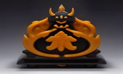 maya board 与通用宏键盘并排对比图，专业评测场景，冷色调工作台环境